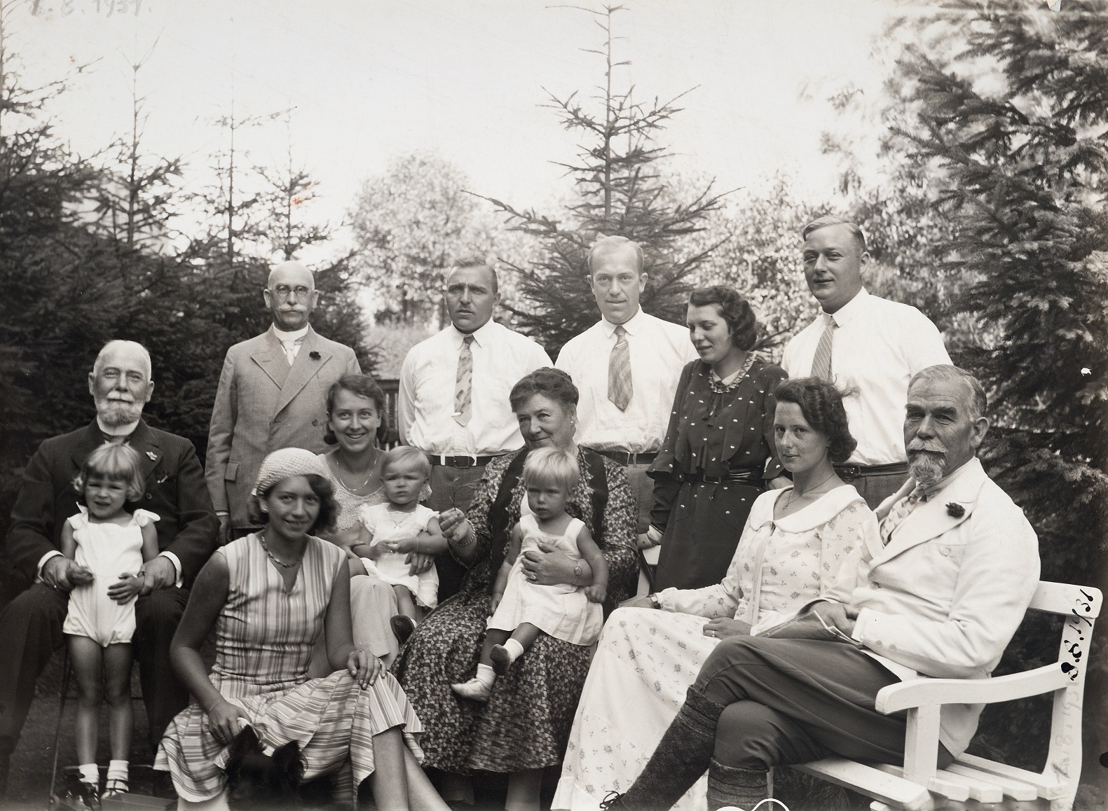 K.F. Hein met zijn familie
